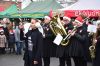 Orkiestra gra na rynku